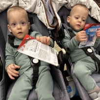 Сбор средств для двойняшек-инвалидов Вани и Кости Коновальцевых. Цель 460000 руб.